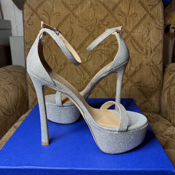 STUART WEITZMAN  Nudist Hollywood Metallic Platform
Sandals In Silver SIZE 8 B - Picture 3 of 9